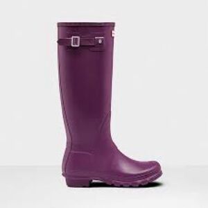 HUNTER purple rain boots!